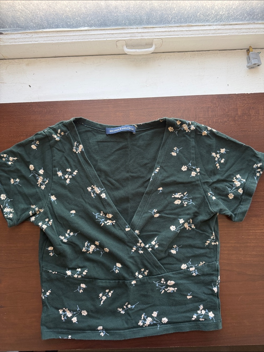 Brandy Melville Dark Green Floral Wrap Crop Top - Picture 1 of 3
